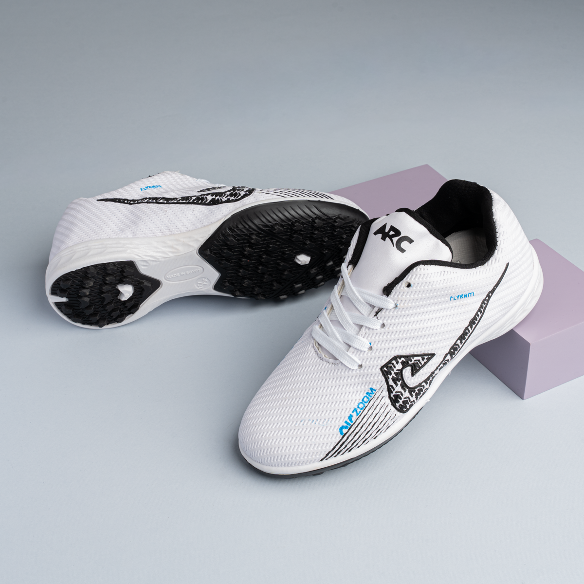 حذاء كرة خماسية Indoor – ثبات عالي وتحكم مثالي داخل الملعب