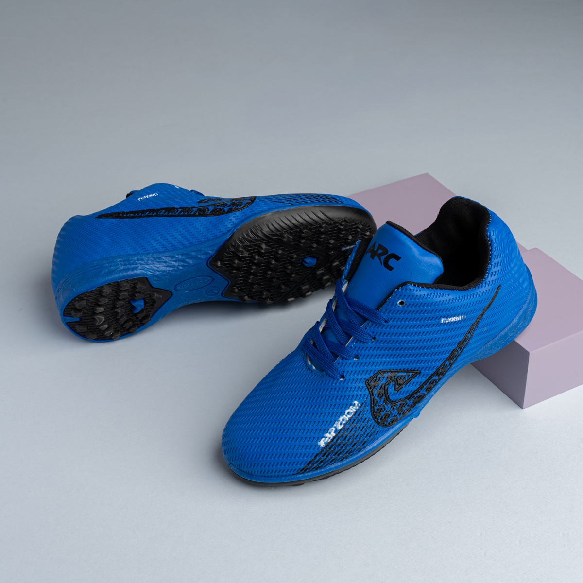 حذاء كرة خماسية Indoor – ثبات عالي وتحكم مثالي داخل الملعب