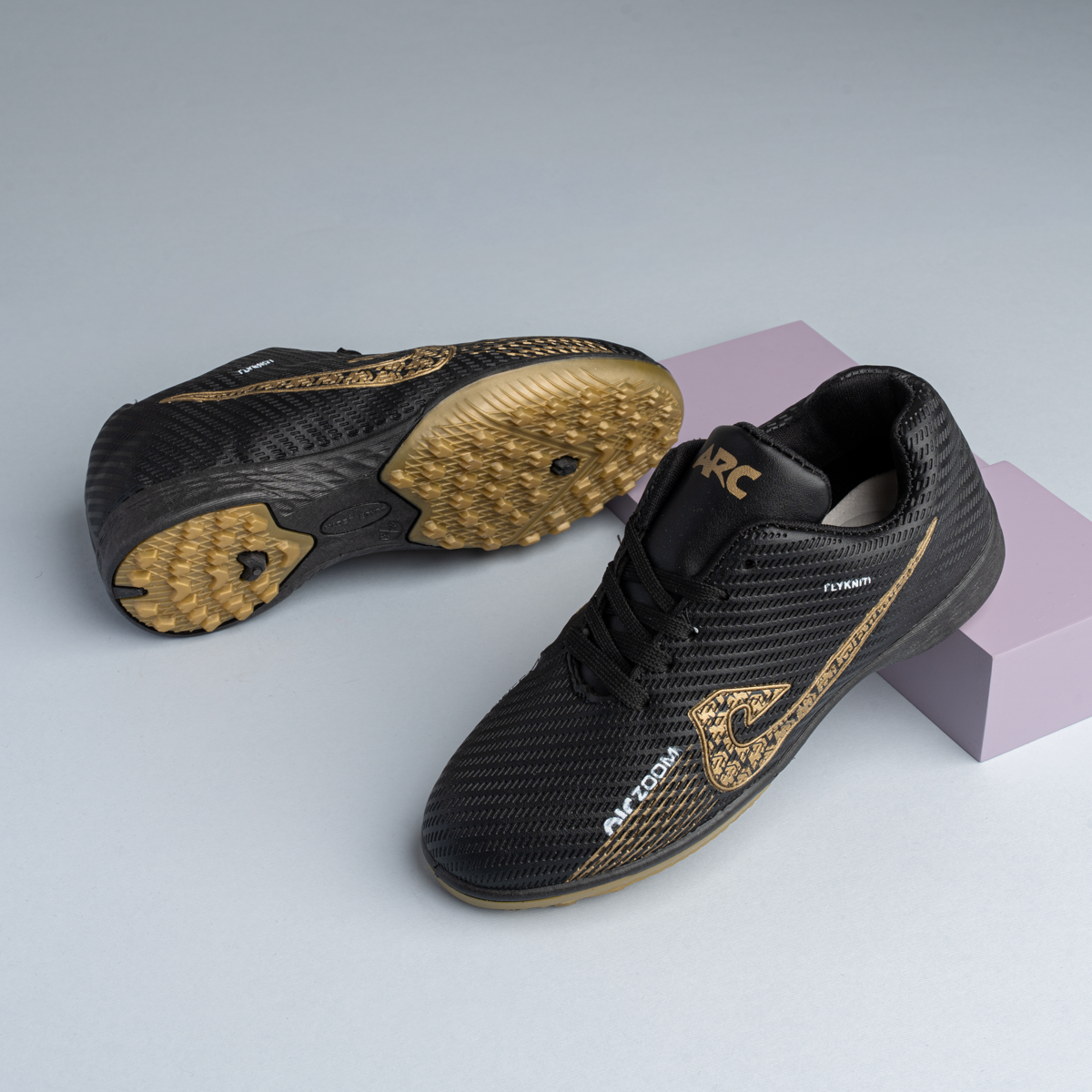 حذاء كرة خماسية Indoor – ثبات عالي وتحكم مثالي داخل الملعب