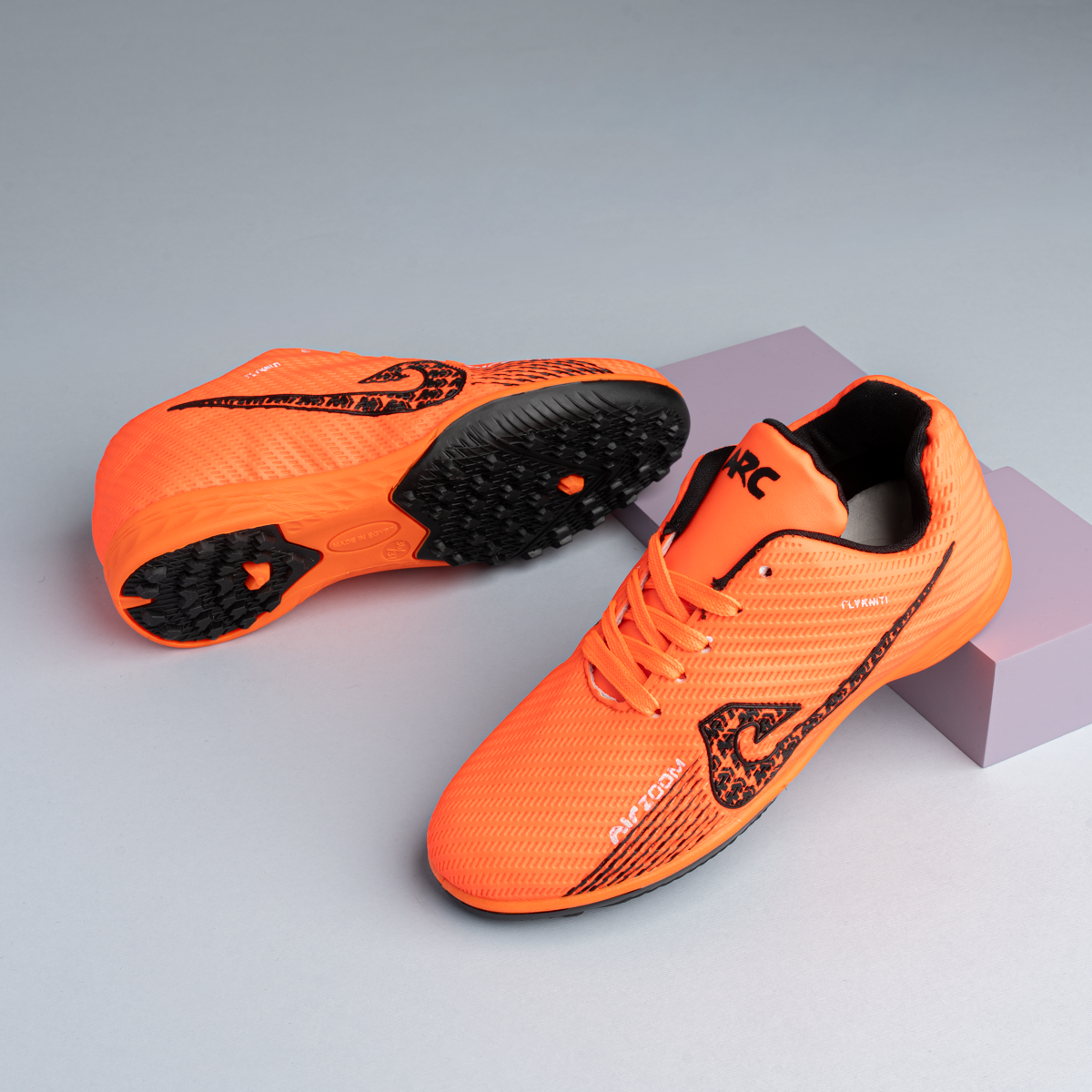 حذاء كرة خماسية Indoor – ثبات عالي وتحكم مثالي داخل الملعب